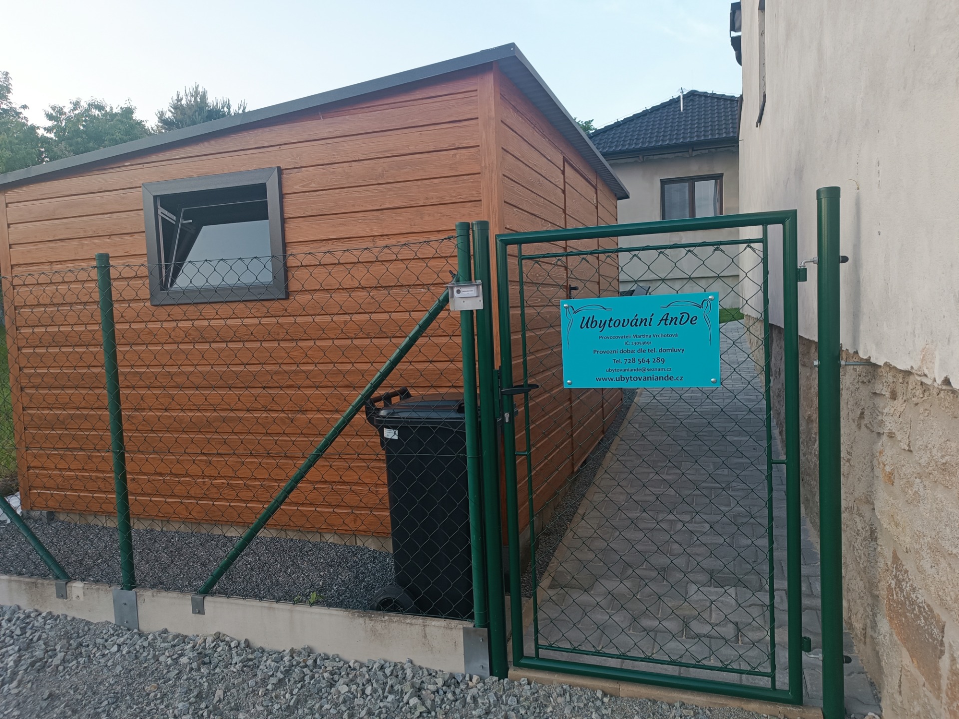 Vlastní vchod a úschovna kol